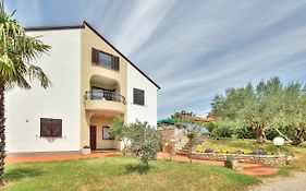 Nadia House With Apartments