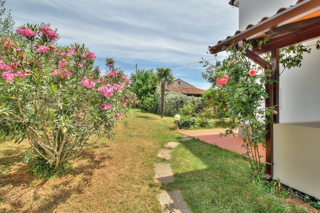 Nadia House With Apartments Zambratija  Exterior foto